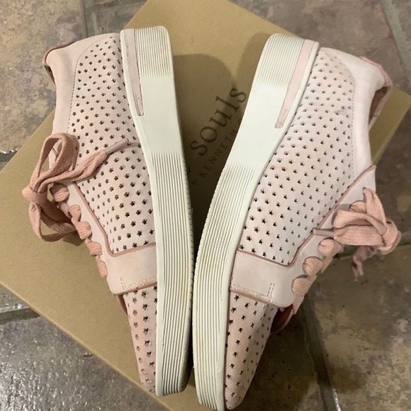 Gentle Soul Peony Sneaker - Picture 8 of 13